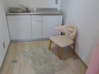 渋川市子育て支援総合センターキッズランド横授乳室内の写真：シンクや椅子があります